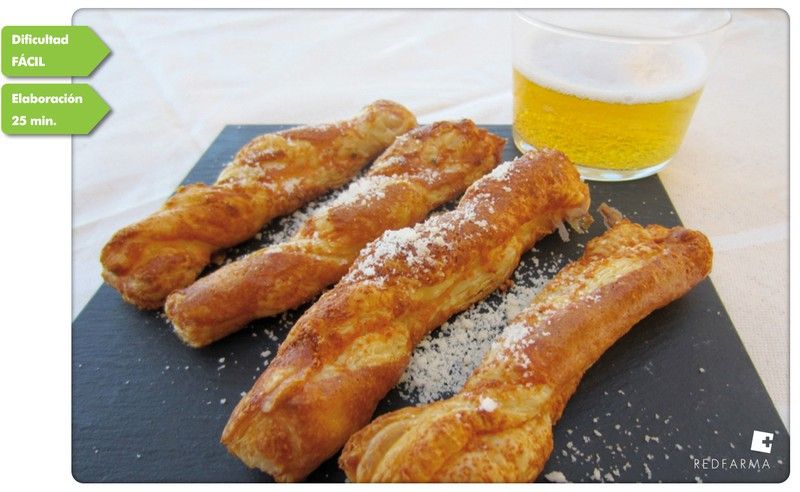 Bastones de hojaldre y parmesano