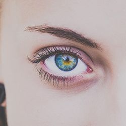 Cómo aplicar correctamente el contorno de ojos