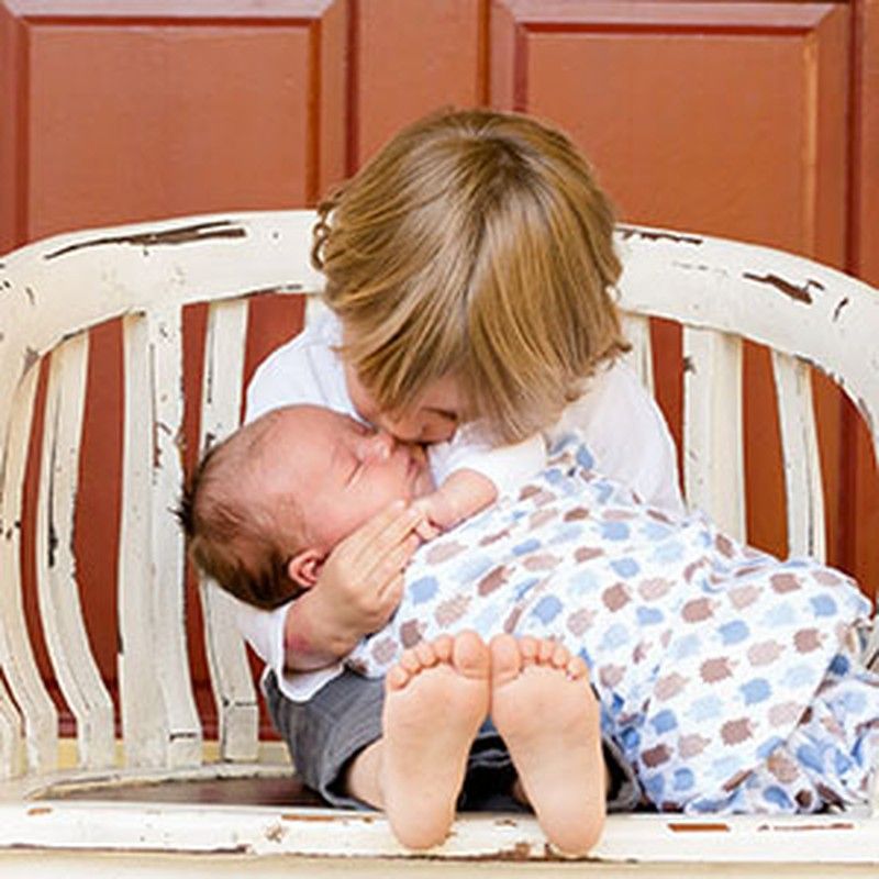 La familia crece, dando la bienvenida al recién nacido