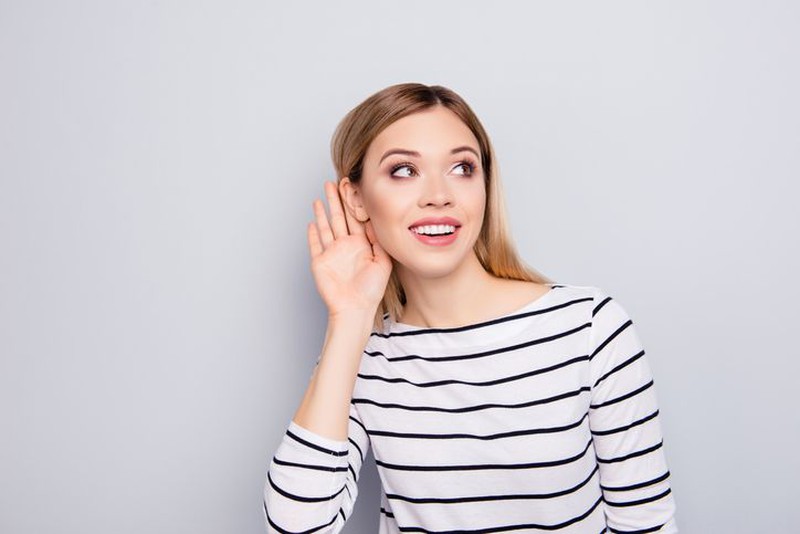 Cómo limpiar los oídos: alternativas a los bastoncillos
