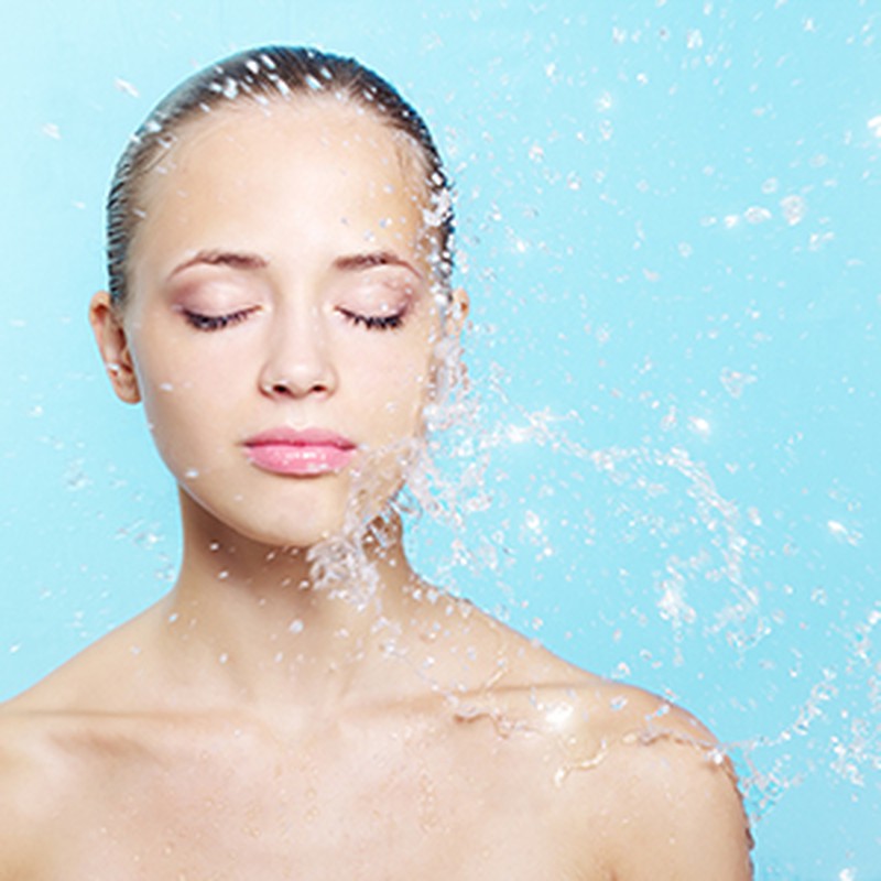 Beneficios del agua micelar para el rostro