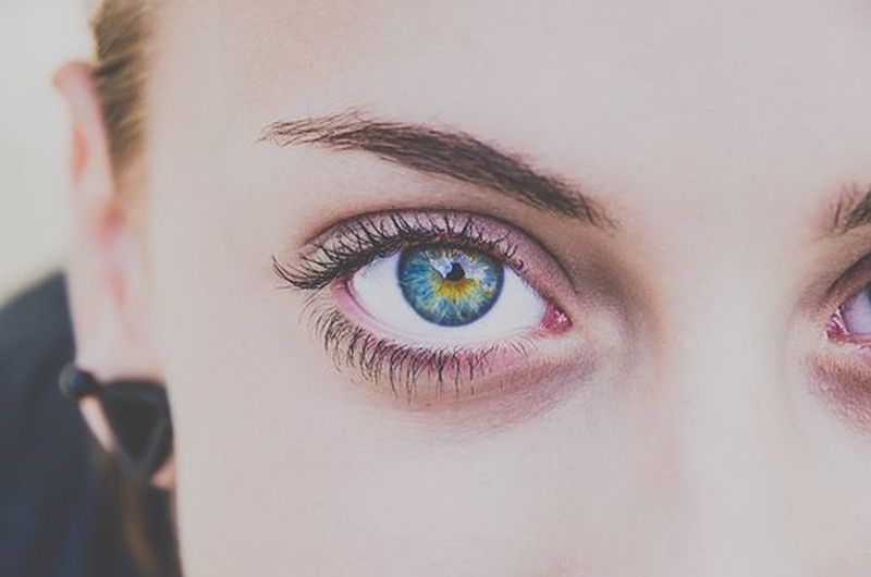 ¿Cuáles son las mejores gotas para tratar los ojos secos?