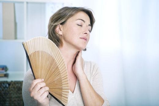 Cómo afecta la menopausia a las mujeres. Consejos para superarla