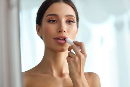 Bálsamos labiales para proteger a tus labios del frío invierno