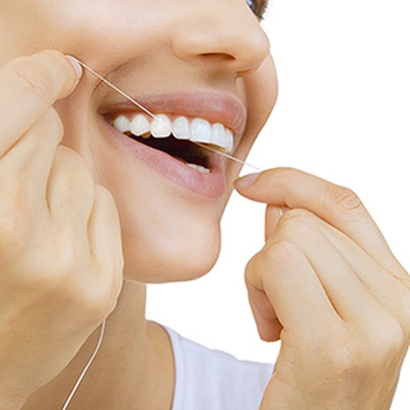 Cómo usar el hilo dental de forma correcta?
